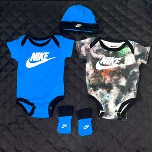 NIKE Baby 0-6 M 4 pc Matching Set Bodysuit + Hat + Socks Tie Dye Splatter Paint